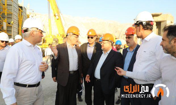محمد شریعتمداری از ابرپروژه پتروشیمی هرمز خلیج فارس بازدید کرد