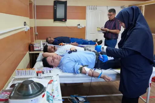 مشارکت گسترده کارکنان پتروشیمی بندرامام در سنت حسنه اهدای خون