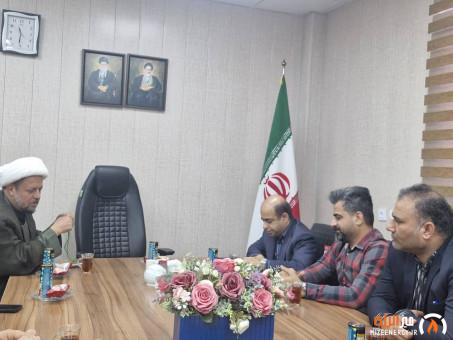 دیدار مدیر کار و خدمات اشتغال منطقه ویژه پارس با امام جمعه عسلویه به مناسبت هفدهمین سالگرد تأسیس؛ تأکید بر نظارت بیشتر بر جذب بومی و ایجاد مقررات بازدارنده