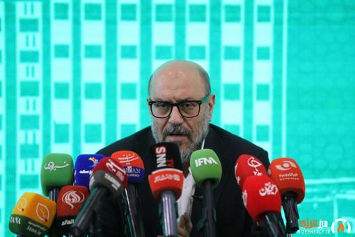 بنیاد مستضعفان برای بازسازی تاسیسات نفتی در کنار وزارت نفت ایستاده‌ است