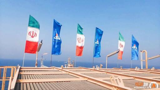 اهتزاز پرچم ایران بر بلندترین سازه میدان نفتی ابوذر در خلیجفارس اهتزاز پرچم ایران بر بلندترین سازه میدان نفتی ابوذر در خلیجفارس