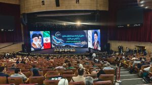 دفاع تمام‌قد حسین‌زاده از شریعتمداری در مجمع «فارس»؛ از گازوئیل زیر ۵ ppm تا بازگشت کامل ارز صادراتی