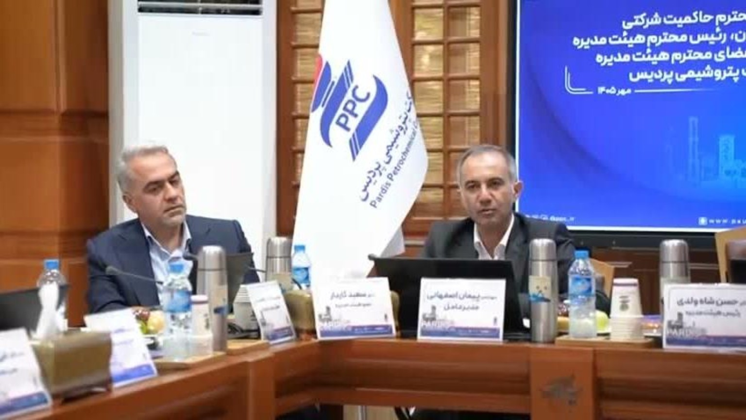 فیلم | نخستین حضور پیمان اصفهانی، مدیرعامل جدید پتروشیمی پردیس در مجتمع فیلم | نخستین حضور پیمان اصفهانی، مدیرعامل جدید پتروشیمی پردیس در مجتمع