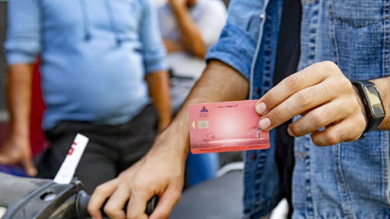 مقابله با قاچاق سوخت با شناسه‌دار شدن کارت‌های جایگاه